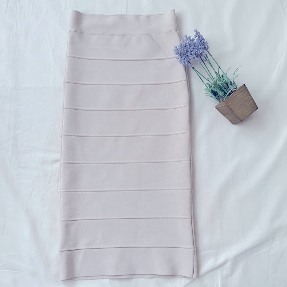 BCBG Maxazria leger pencil bandage skirt, knee length, size XXS, cream